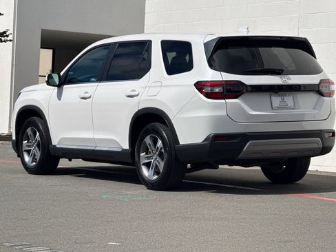 Used 2024 Honda Pilot EX-L image 3