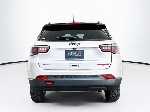 Used 2025 Jeep Compass Trailhawk AWD/4WD image 7
