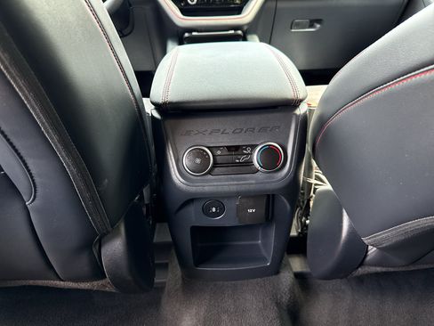 Used 2025 Ford Explorer ST-Line w/ ST-Line Street Pack AWD/4WD image 29