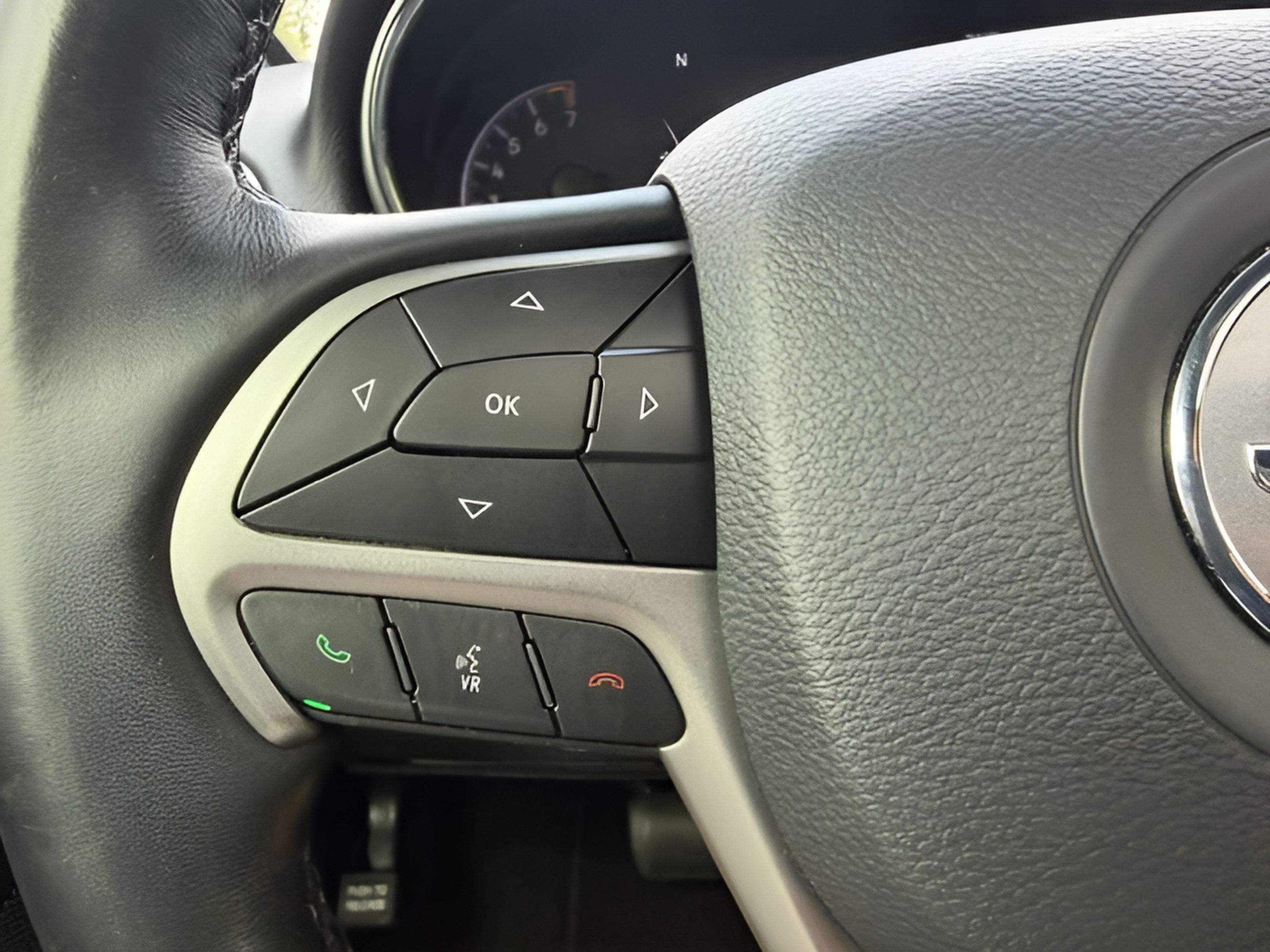 Used 2019 Jeep Grand Cherokee Altitude AWD/4WD image 13