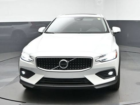 New 2026 Volvo V60 B5 Cross Country Plus w/ Climate Package AWD/4WD image 3