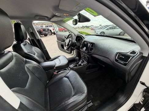 Used 2018 Jeep Compass Limited w/ Navigation Group AWD/4WD image 18