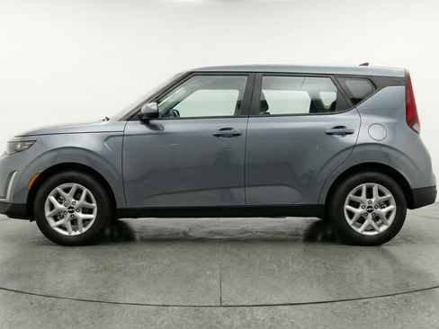Used 2025 Kia Soul LX w/ LX Technology Package FWD image 5