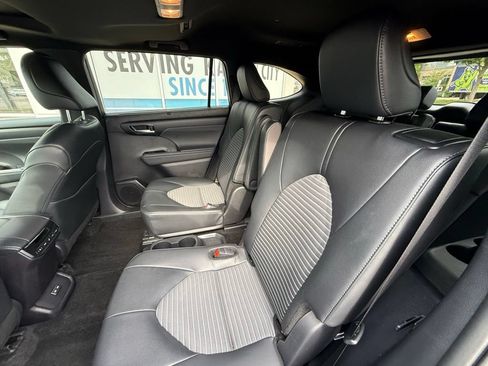 Used 2025 Toyota Highlander XSE AWD/4WD image 28