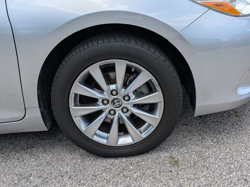 Used 2015 Toyota Camry XLE w/ Moonroof Package FWD image 11