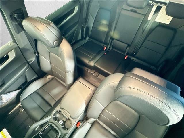 Used 2026 Porsche Cayenne AWD/4WD image 19