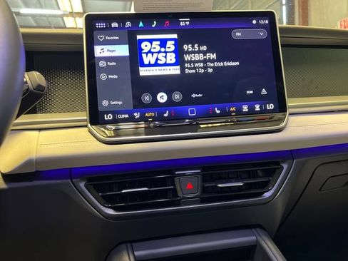 Certified 2025 Volkswagen Tiguan SE w/ Panoramic Sunroof Package FWD image 24