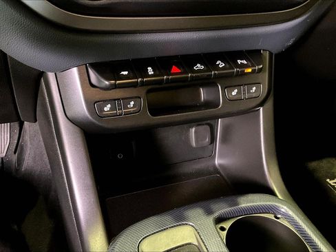 Used 2022 Chevrolet Colorado Z71 w/ Z71 Midnight Edition image 16