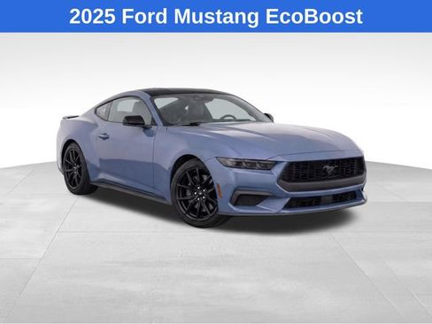 Used 2025 Ford Mustang Coupe RWD image 2