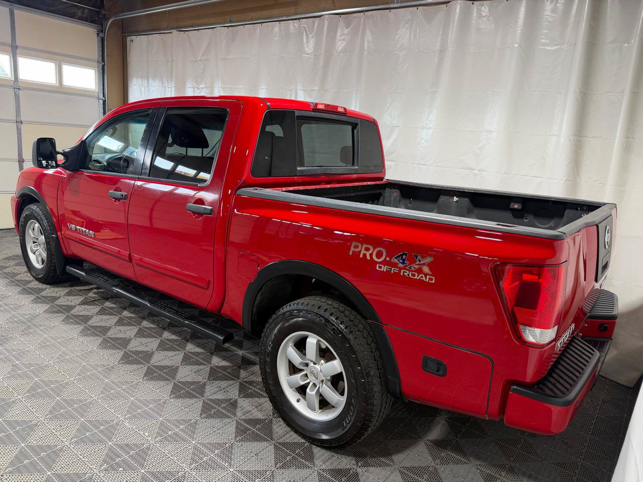 Used 2010 Nissan Titan XE AWD/4WD image 4