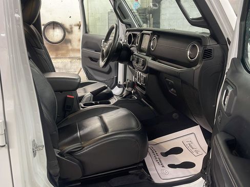 Used 2019 Jeep Wrangler Unlimited Sahara image 28