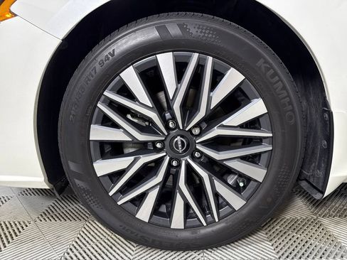 Used 2024 Nissan Altima 2.5 SV w/ SV Premium Package image 20