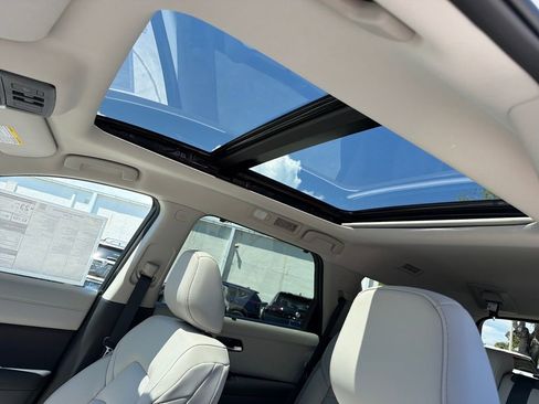 New 2026 Nissan Pathfinder SL w/ SL Premium Package (P04) FWD image 16