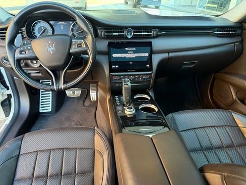 Used 2022 Maserati Quattroporte Modena RWD image 12