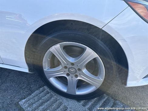 Used 2014 Mercedes-Benz E 350 4MATIC Sedan image 10