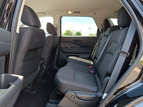 Certified 2024 Nissan Pathfinder SV w/ Lighting Package (N92) AWD/4WD image 9