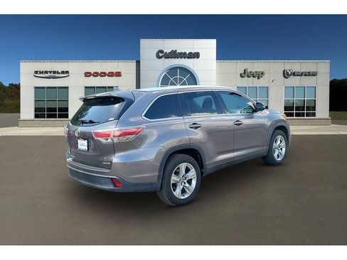 Used 2016 Toyota Highlander Limited w/ Driver Technology Package FWD image 3