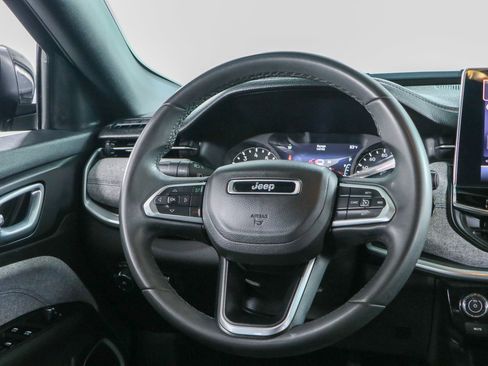 Used 2024 Jeep Compass Latitude AWD/4WD image 12