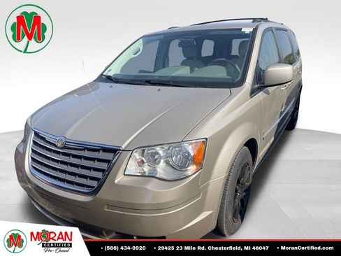 Used 2009 Chrysler Town & Country Touring FWD image 1