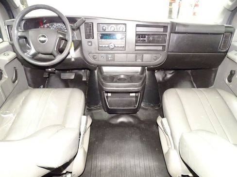 Used 2016 Chevrolet Express 2500 image 23