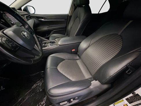 Used 2023 Toyota Camry SE FWD image 11