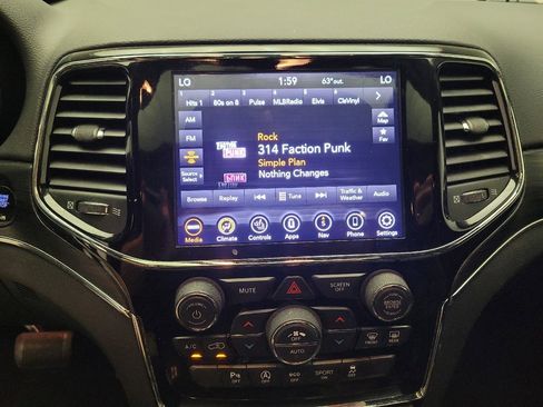 Used 2020 Jeep Grand Cherokee Limited w/ Luxury Group II image 25