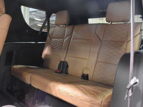 Used 2022 Cadillac Escalade ESV Sport w/ Touring Package AWD/4WD image 5