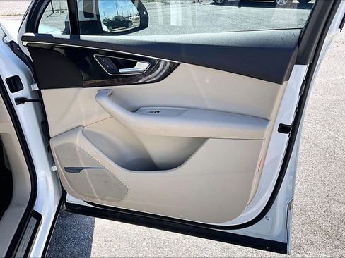 Used 2017 Audi Q7 3.0T Prestige image 24