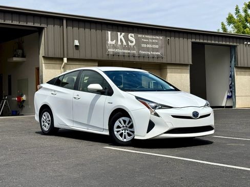 Used 2017 Toyota Prius Two FWD image 1