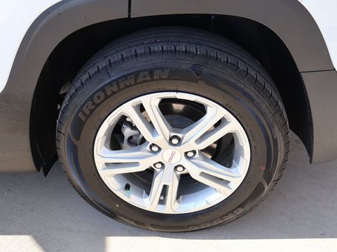Used 2024 GMC Terrain SLE FWD image 10