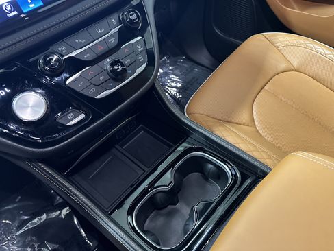 Used 2023 Chrysler Pacifica Pinnacle image 26