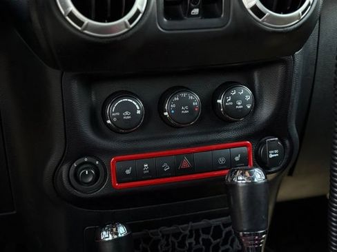 Used 2016 Jeep Wrangler Unlimited Rubicon AWD/4WD image 21