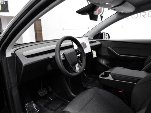 Used 2026 Tesla Model Y 2WD image 3