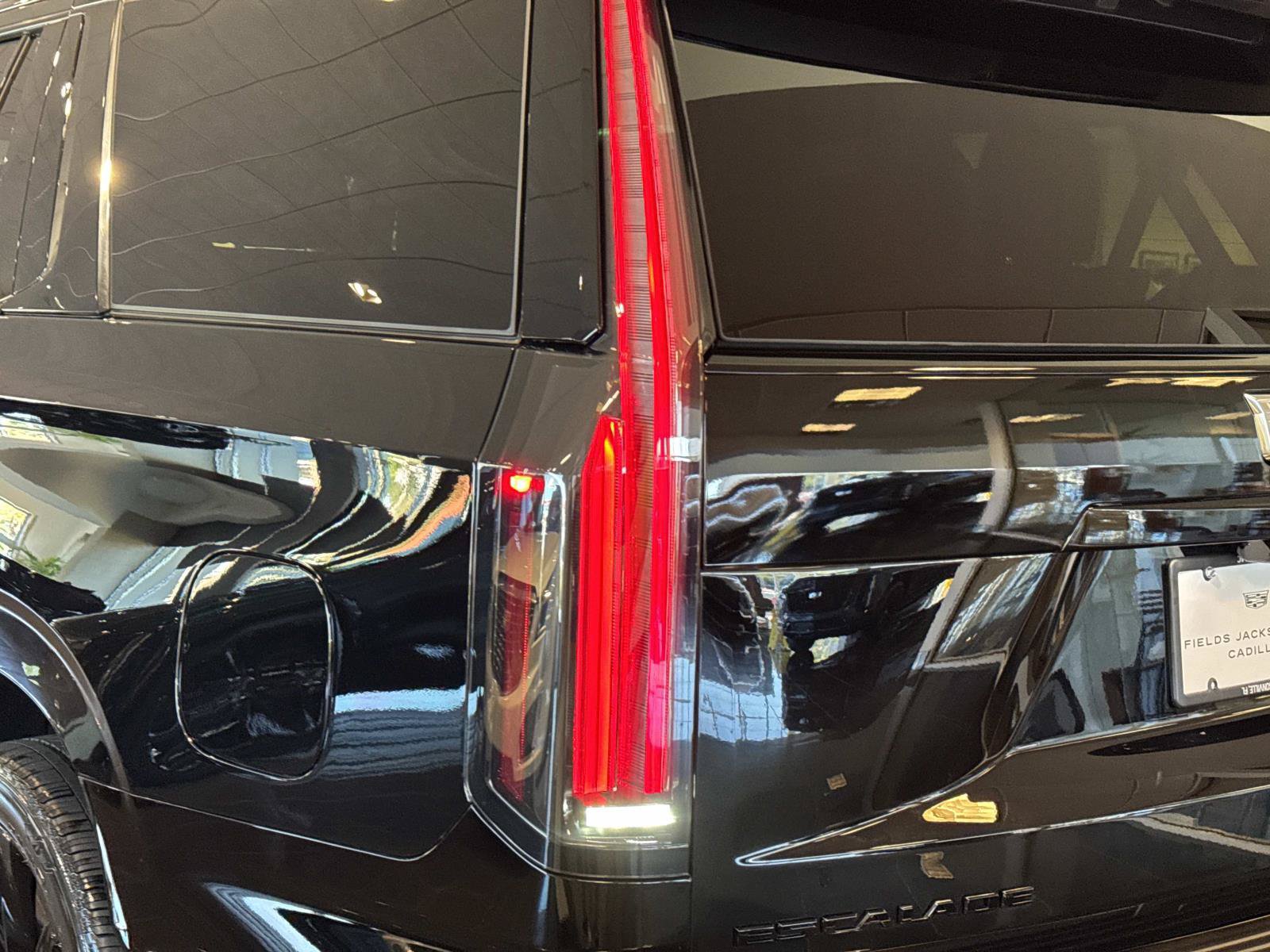 Used 2026 Cadillac Escalade V w/ LPO, ONYX Package AWD/4WD image 11