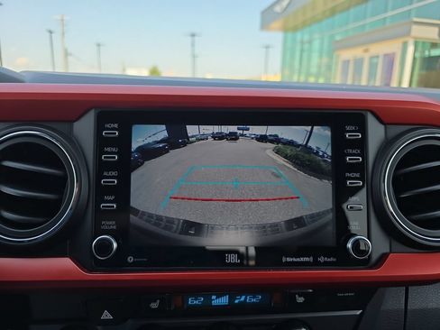 Used 2020 Toyota Tacoma TRD Sport w/ TRD Premium Sport Package AWD/4WD image 25