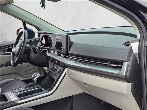 Used 2024 Kia Carnival LX image 23