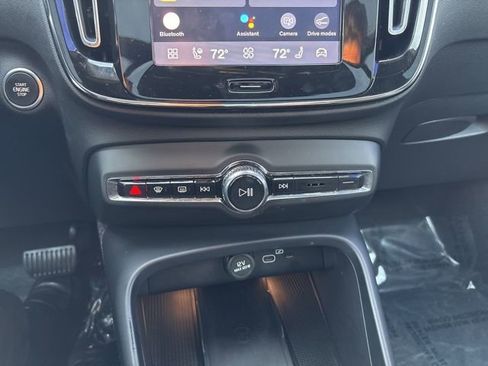 Used 2025 Volvo XC40 B5 Plus AWD/4WD image 29