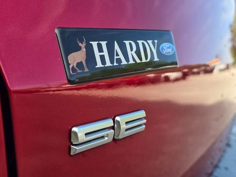 Used 2022 Ford Escape SE w/ SE Sport Appearance Package image 9