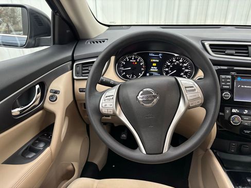 Used 2016 Nissan Rogue SV w/ SV Premium Package image 26