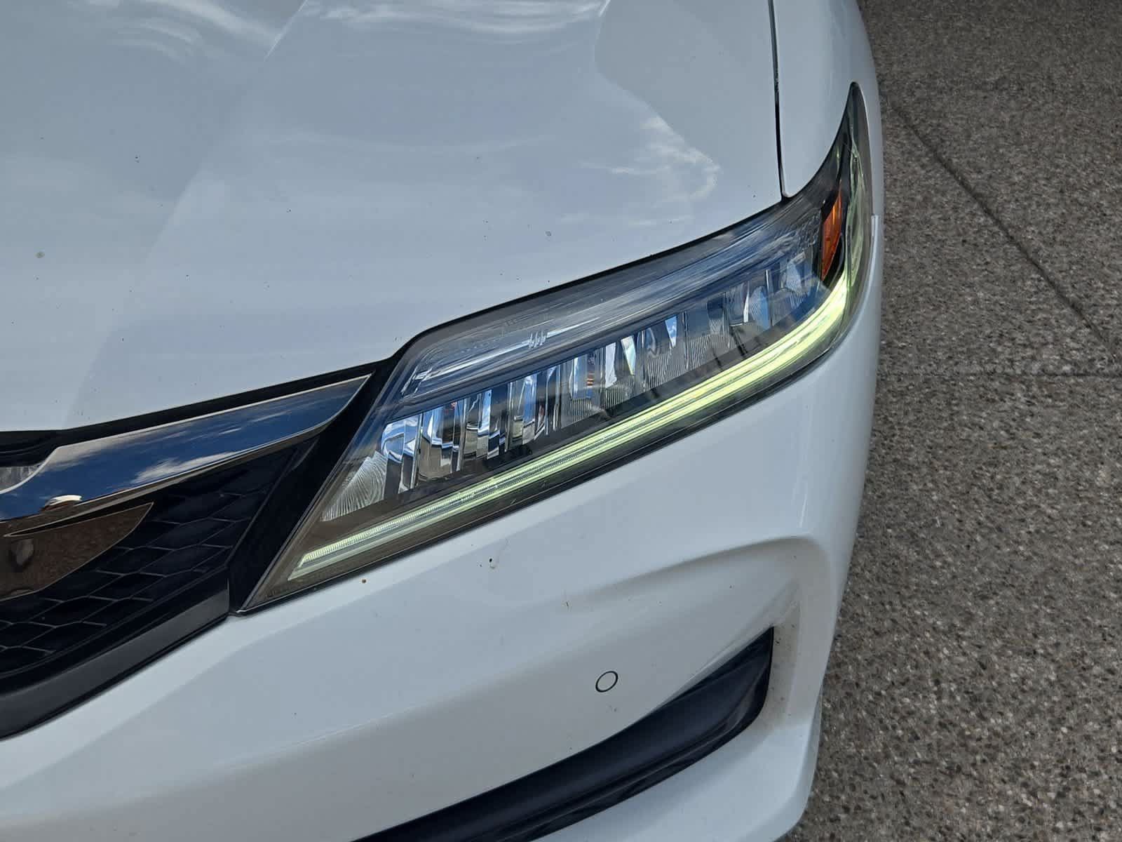 Used 2016 Honda Accord Touring image 11