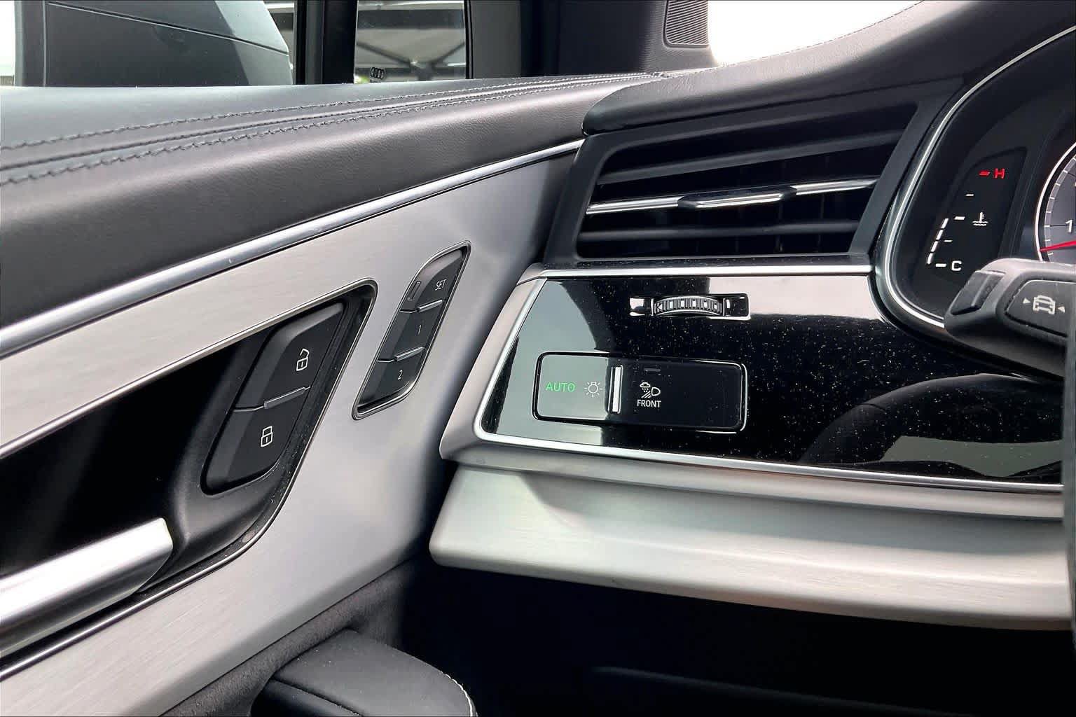 Used 2024 Audi Q7 3.0T Prestige AWD/4WD image 32