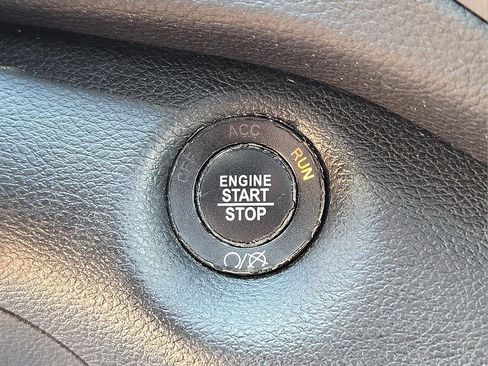 Used 2019 Jeep Cherokee Limited AWD/4WD image 24