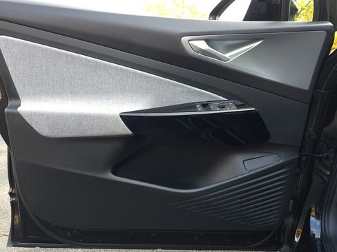 Used 2023 Volkswagen ID.4 Pro image 26