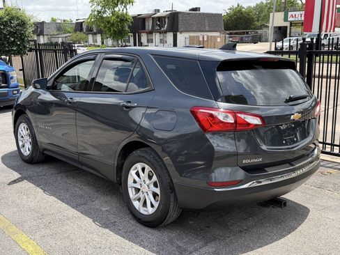 Used 2018 Chevrolet Equinox LS FWD image 3