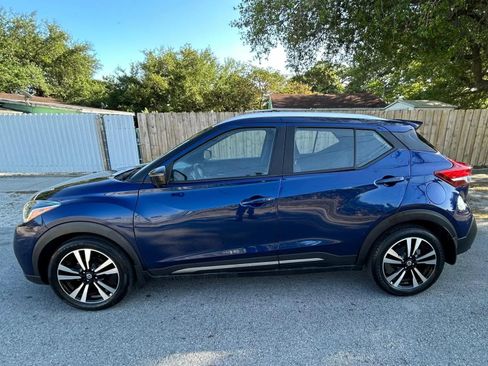 Used 2020 Nissan Kicks SR image 3