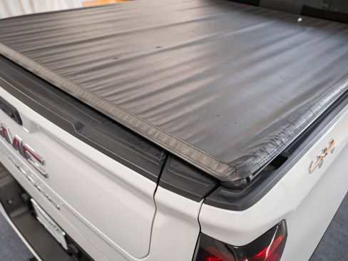 Used 2022 GMC Sierra 1500 Elevation w/ Preferred Package AWD/4WD image 10