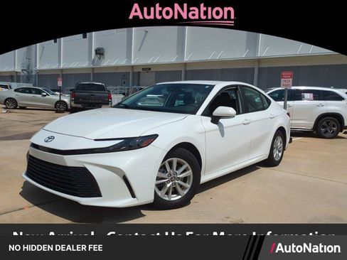 Used 2025 Toyota Camry LE FWD image 1