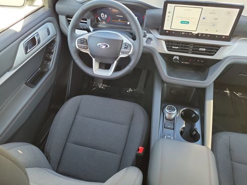 New 2026 Ford Explorer Active RWD image 12