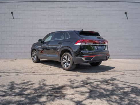 Used 2024 Volkswagen Atlas Cross Sport SE AWD/4WD image 3