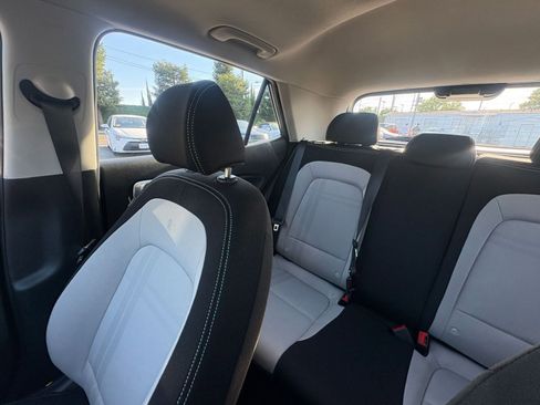 Used 2025 Hyundai Venue SEL image 40